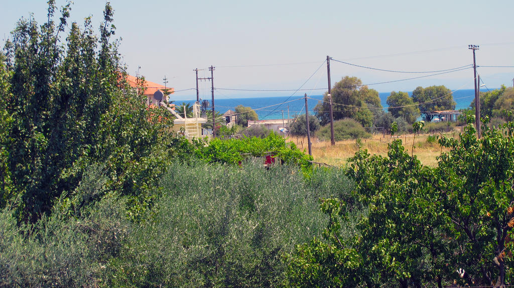 Loutrópolis Thermís Heliatoras Studios חדר תמונה