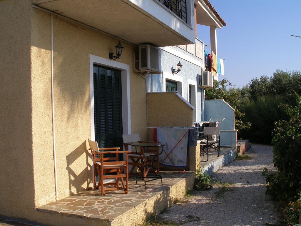 Loutrópolis Thermís Heliatoras Studios חדר תמונה