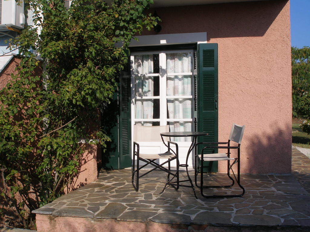 Loutrópolis Thermís Heliatoras Studios חדר תמונה